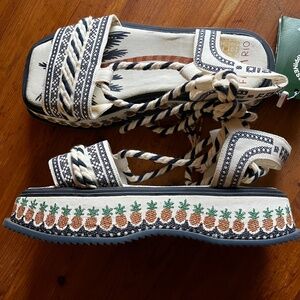 FARM Rio pineapple platform sandals, NWT